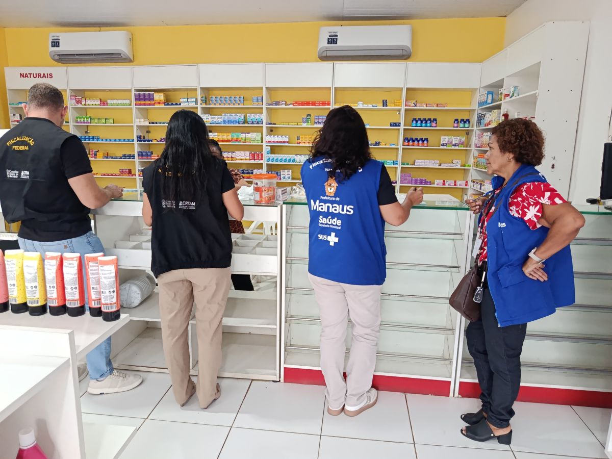 Visa Manaus fiscaliza drogarias em situação irregular em ação conjunta com o CRF-AM