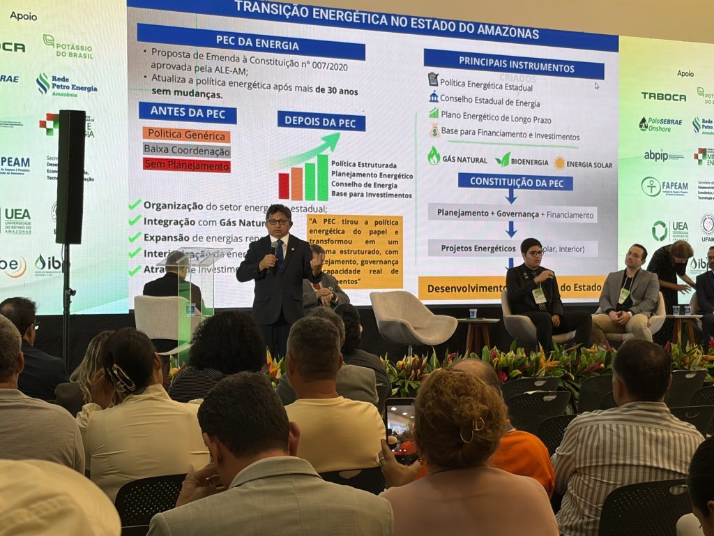Sinésio Campos defende soberania energética durante painel do Amazonas Óleo, Gás e Energia 2026
