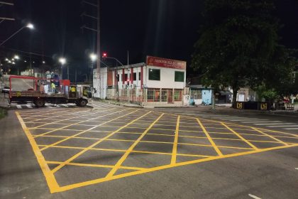 Prefeitura de Manaus reforça sinalização viária em todas as zonas da cidade para ordenar o tráfego e reduzir acidentes