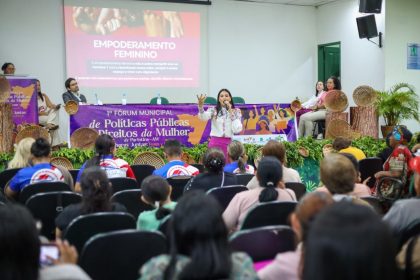 Mayra Dias participa de Fórum Municipal e reforça protagonismo feminino em Parintins