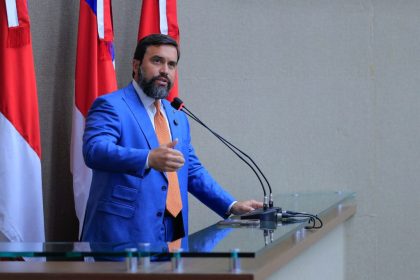 Dr. George Lins destaca lei que garante apoio psicológico a familiares de dependentes químicos