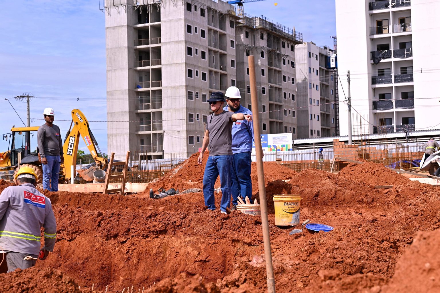 David Almeida fiscaliza obras estratégicas e acelera transformação urbana em Manaus