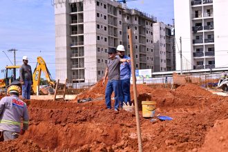 David Almeida fiscaliza obras estratégicas e acelera transformação urbana em Manaus