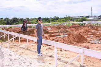 Prefeito assina projeto de lei para criação da fundação do autismo