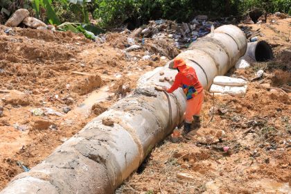 Prefeitura de Manaus recupera área afetada por erosão