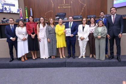 Presidente Roberto Cidade recebe prestação de contas do Ministério Público do Estado do Amazonas de 2025
