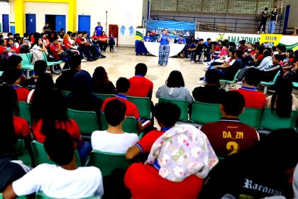 Programa Educando pelo Amazonas da Aleam debate com estudantes de Presidente Figueiredo a violência contra a mulher