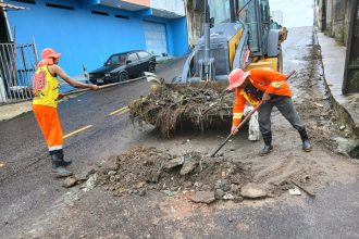 Limpeza urbana contra alagamentos no São José