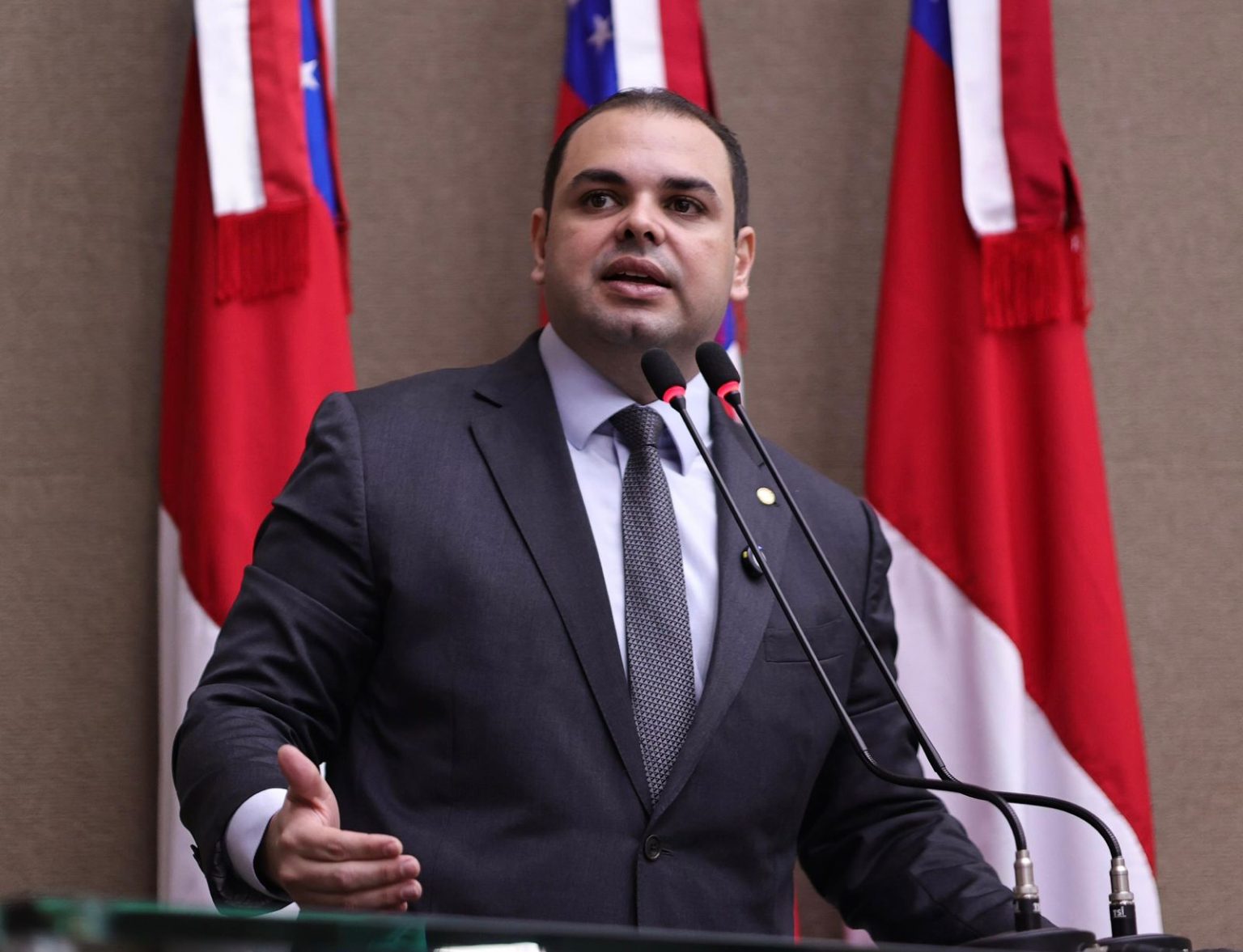 Roberto Cidade cobra planejamento urbano diante de crescimento de favelas em Manaus