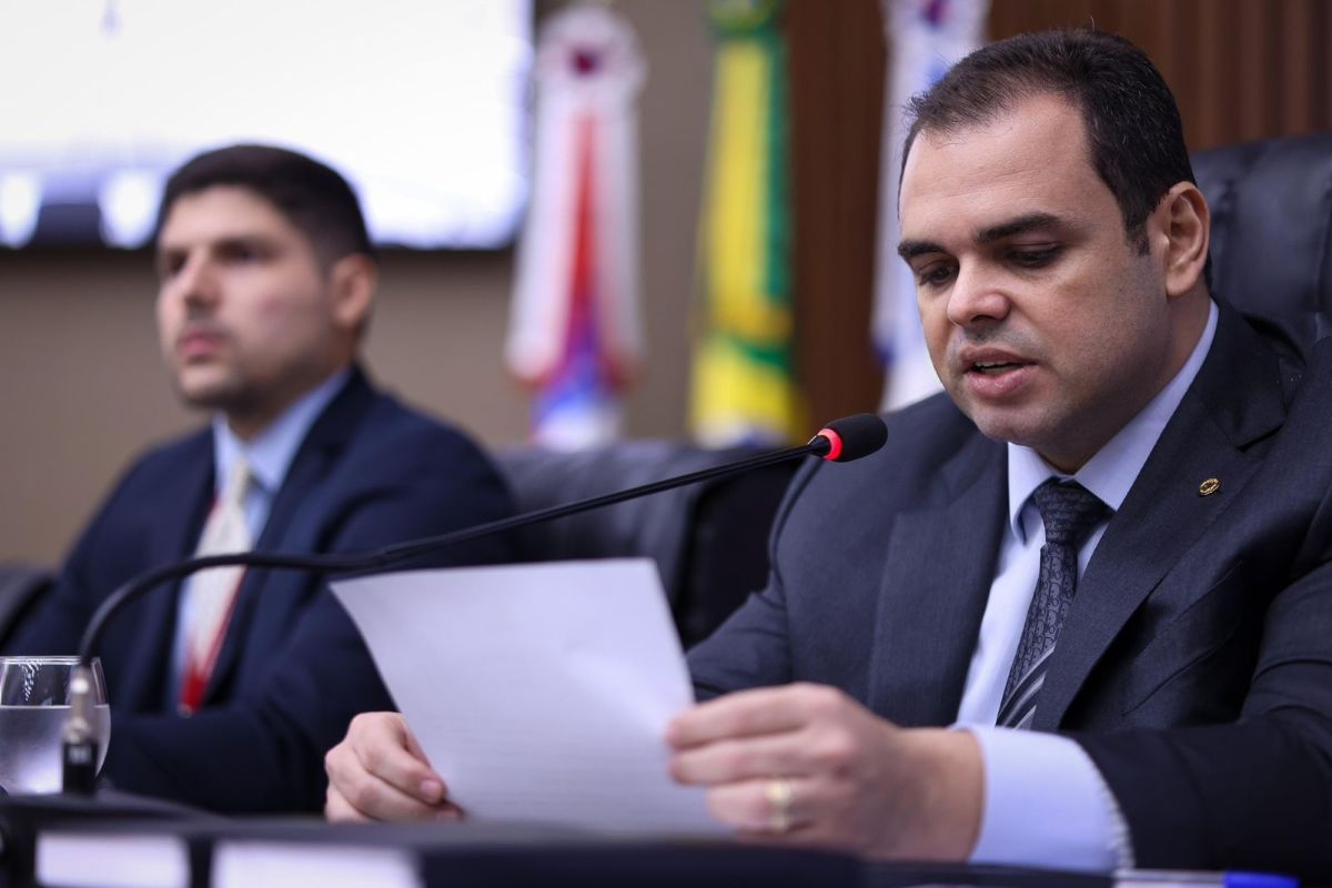 Roberto Cidade fortalece agenda social com aprovação de projetos sobre saúde mental e prevenção de acidentes com plantas tóxicas