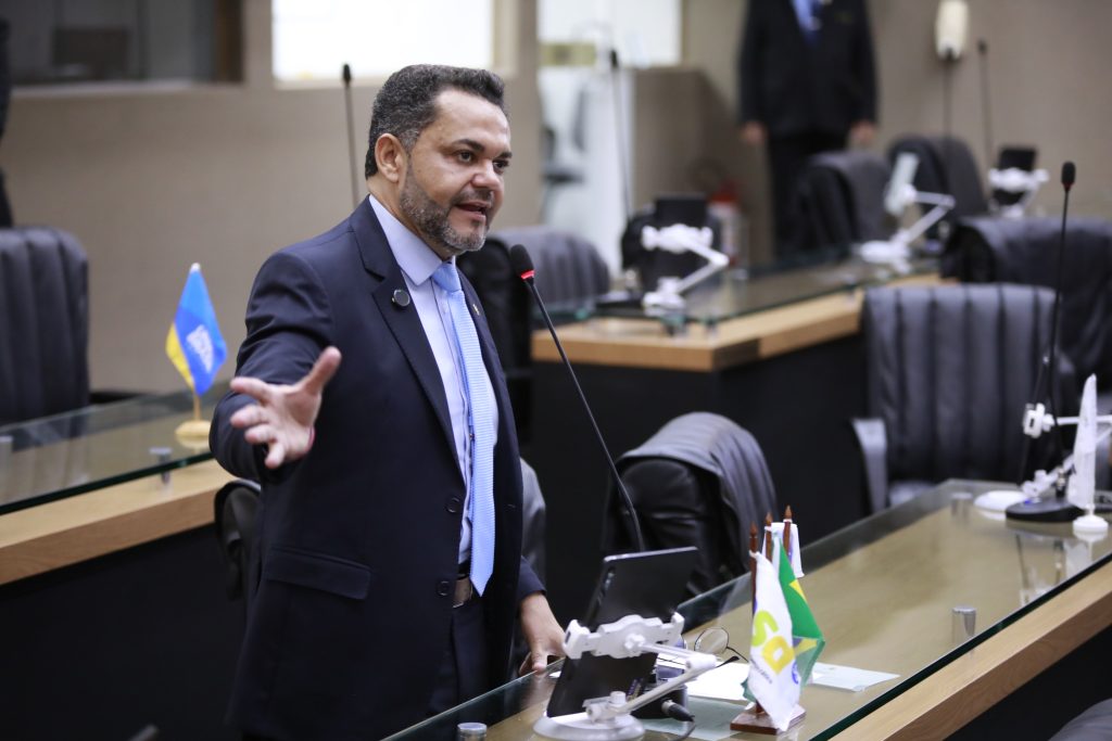 Rozenha denuncia preço abusivo da gasolina no interior do Amazonas e cobra ação contra postos