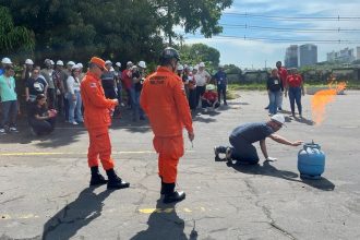 Treinamento de brigada de incêndio para servidores da Semsa