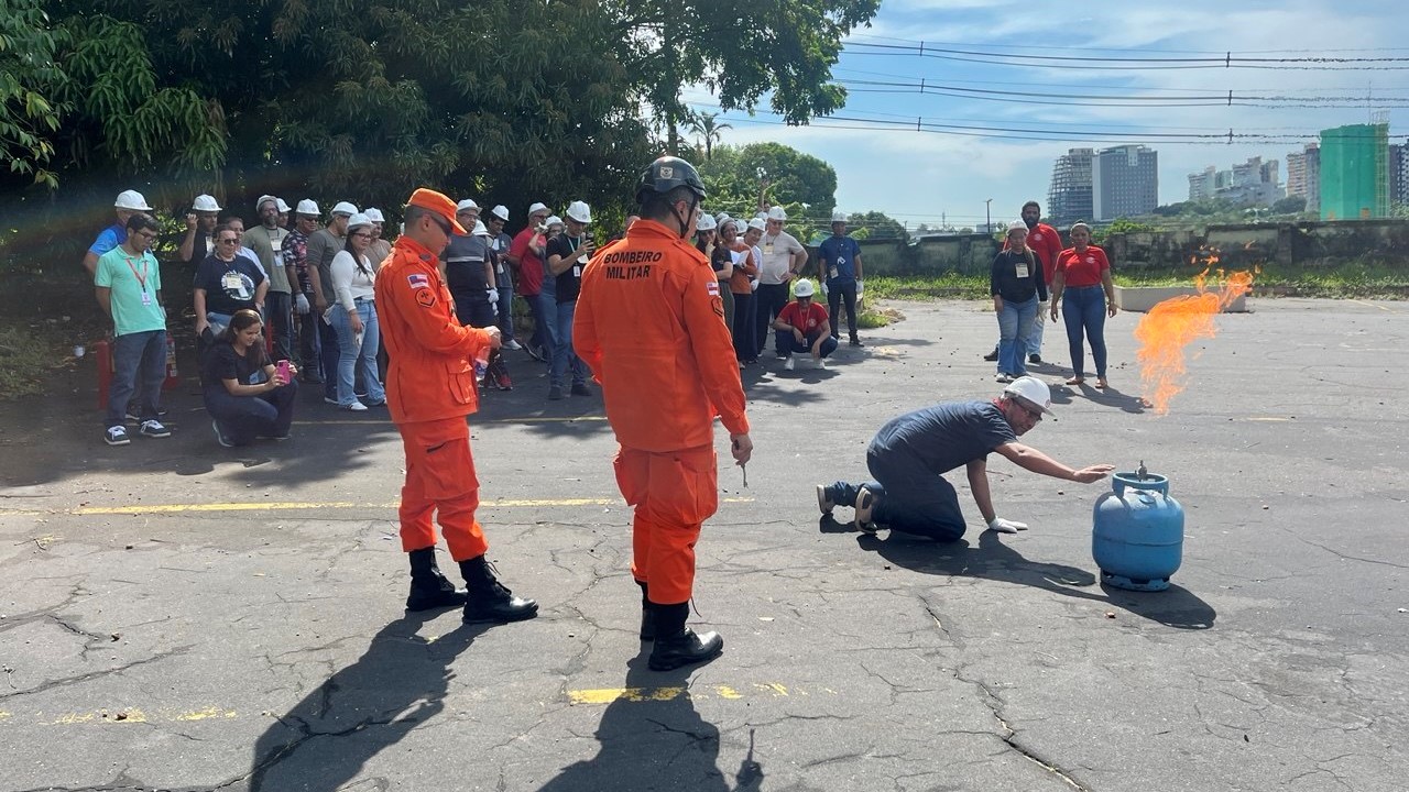 Treinamento de brigada de incêndio para servidores da Semsa