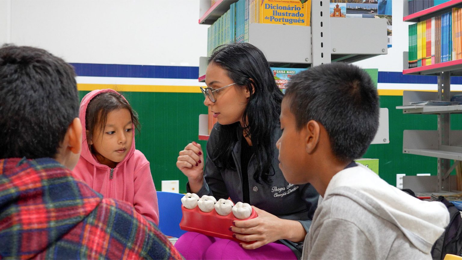Prefeitura leva atendimentos odontológicos a escola da zona Leste