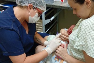 Prefeitura de Manaus alerta sobre imunização de recém-nascidos e bebês contra o VSR