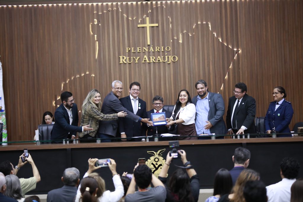 Saneamento é prioridade no Amazonas com atuação firme de Sinésio Campos durante sessão especial pelos 52 anos da ABES