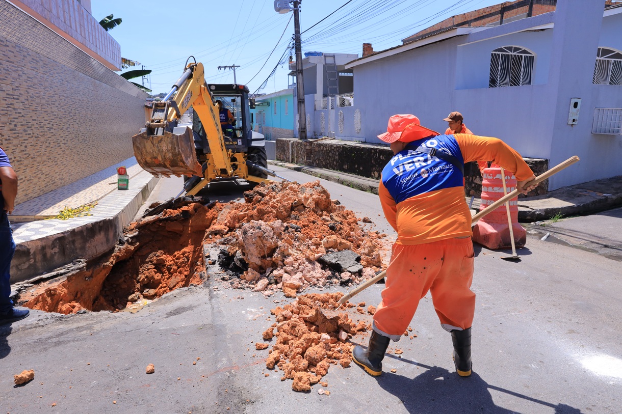 Prefeitura de Manaus recupera drenagem profunda no Lírio do Vale e reforça segurança na rua 23