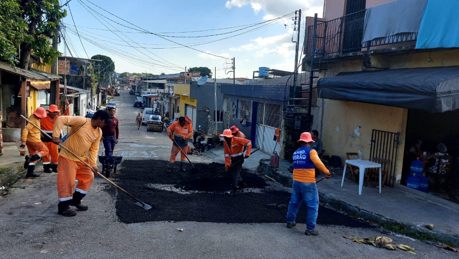 Prefeitura de Manaus intensifica recuperação viária no São José Operário e melhora tráfego na zona Leste