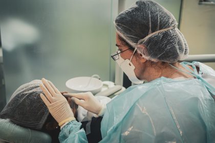 Prefeitura de Manaus oferta próteses para reabilitação de mutilações da boca e face em parceria com UEA