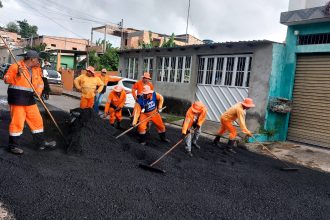 Prefeitura intensifica manutenção asfáltica no bairro Zumbi
