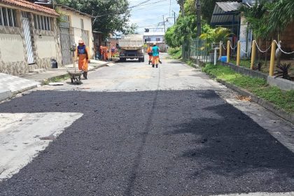 Prefeitura acelera recuperação asfáltica no bairro Cidade Nova
