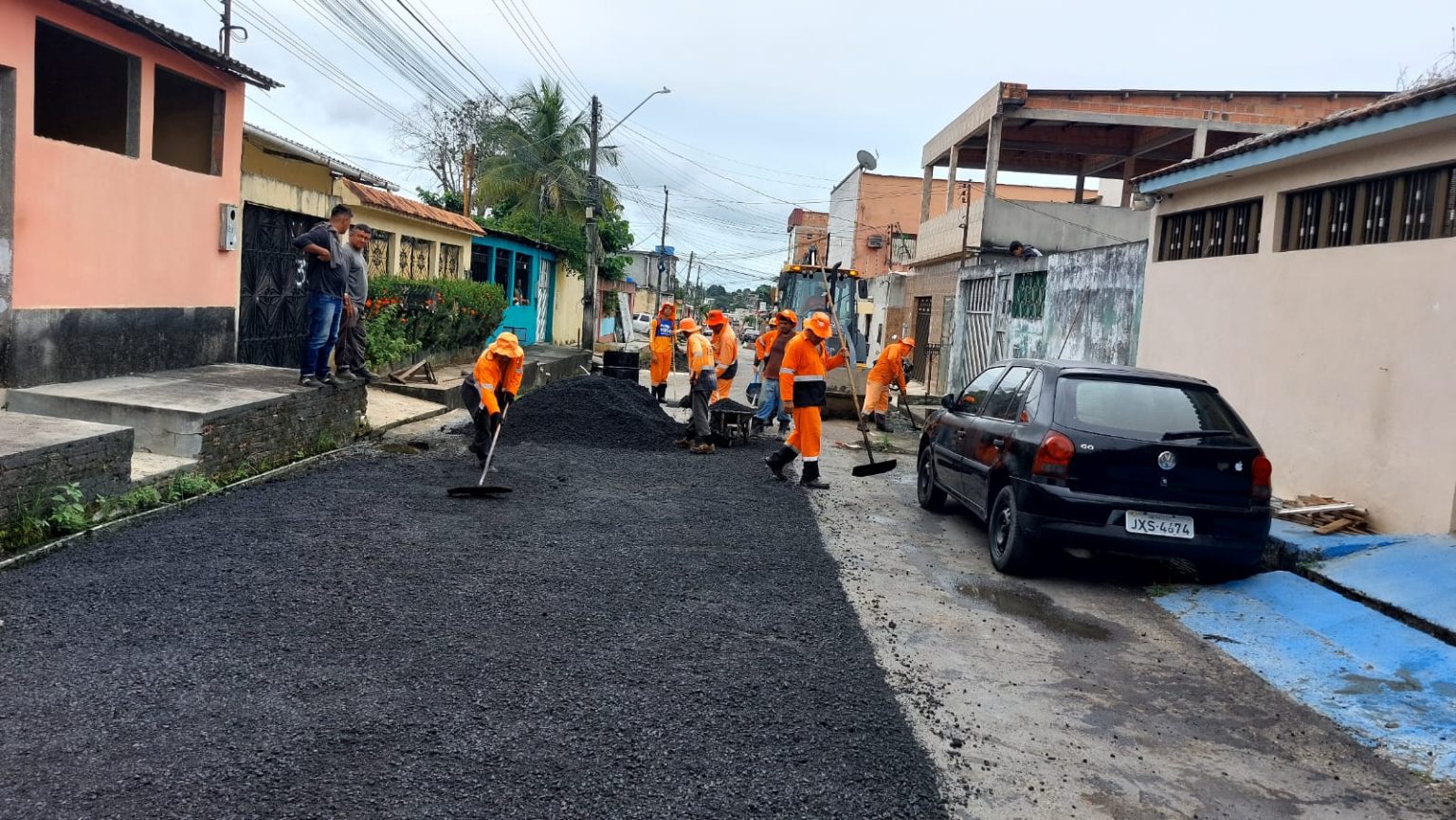 Prefeitura intensifica recuperação asfáltica no Gilberto Mestrinho