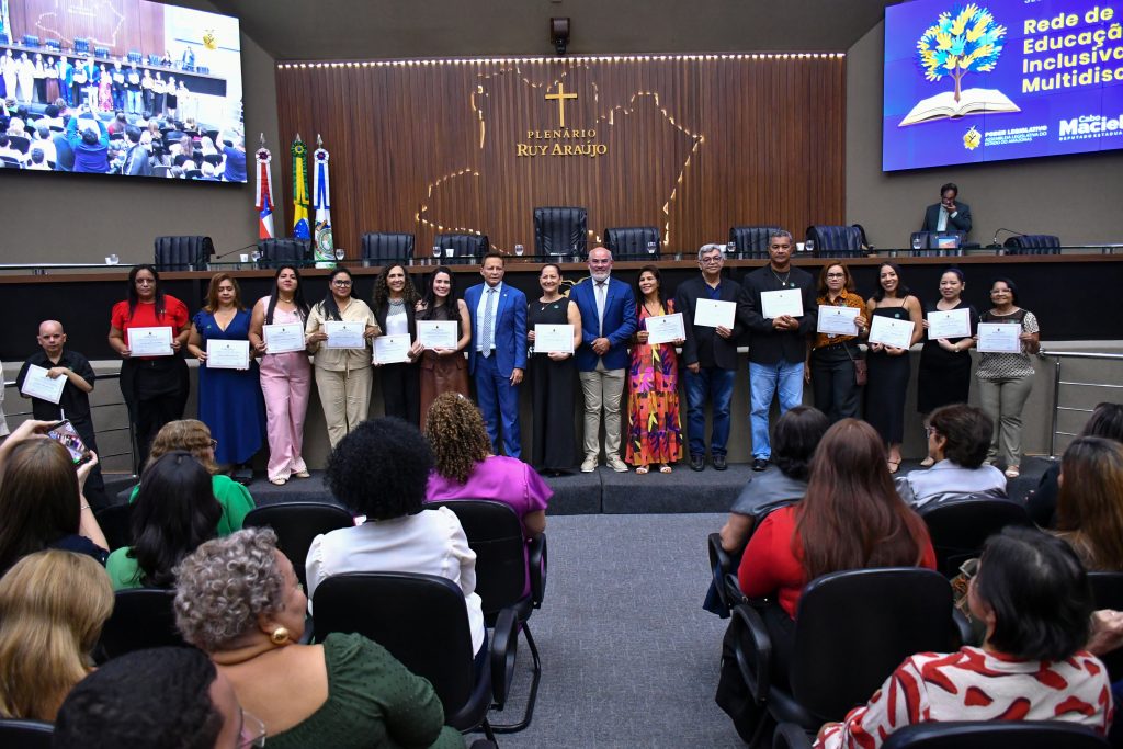 Sessão Especial de Cabo Maciel homenageia a Rede de Educação Inclusiva e Multidisciplinar do Amazonas