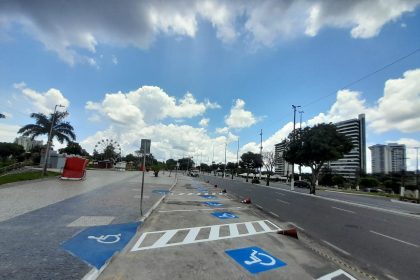 Prefeitura implanta sinalização viária em ruas de Manaus