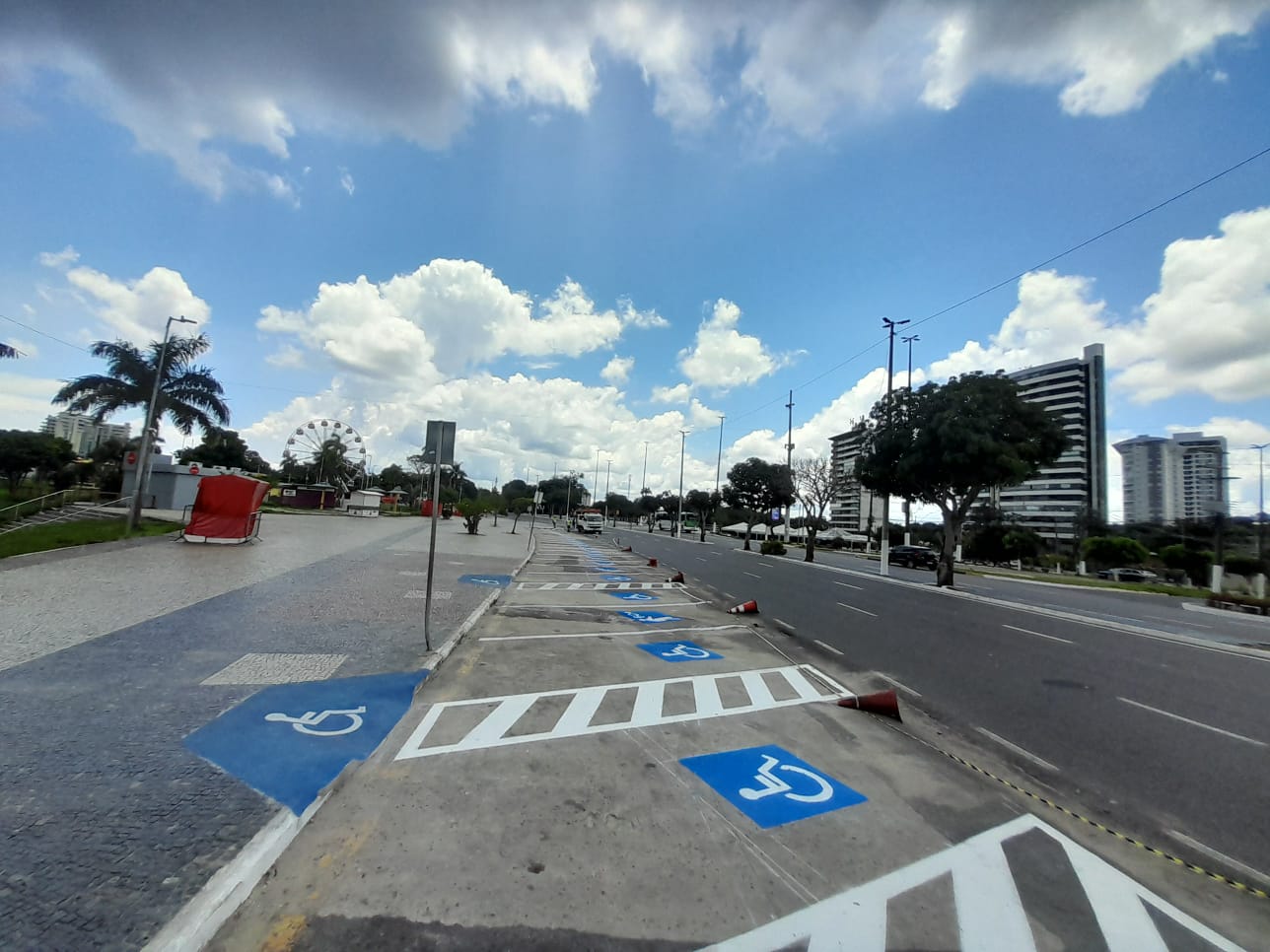 Prefeitura implanta sinalização viária em ruas de Manaus