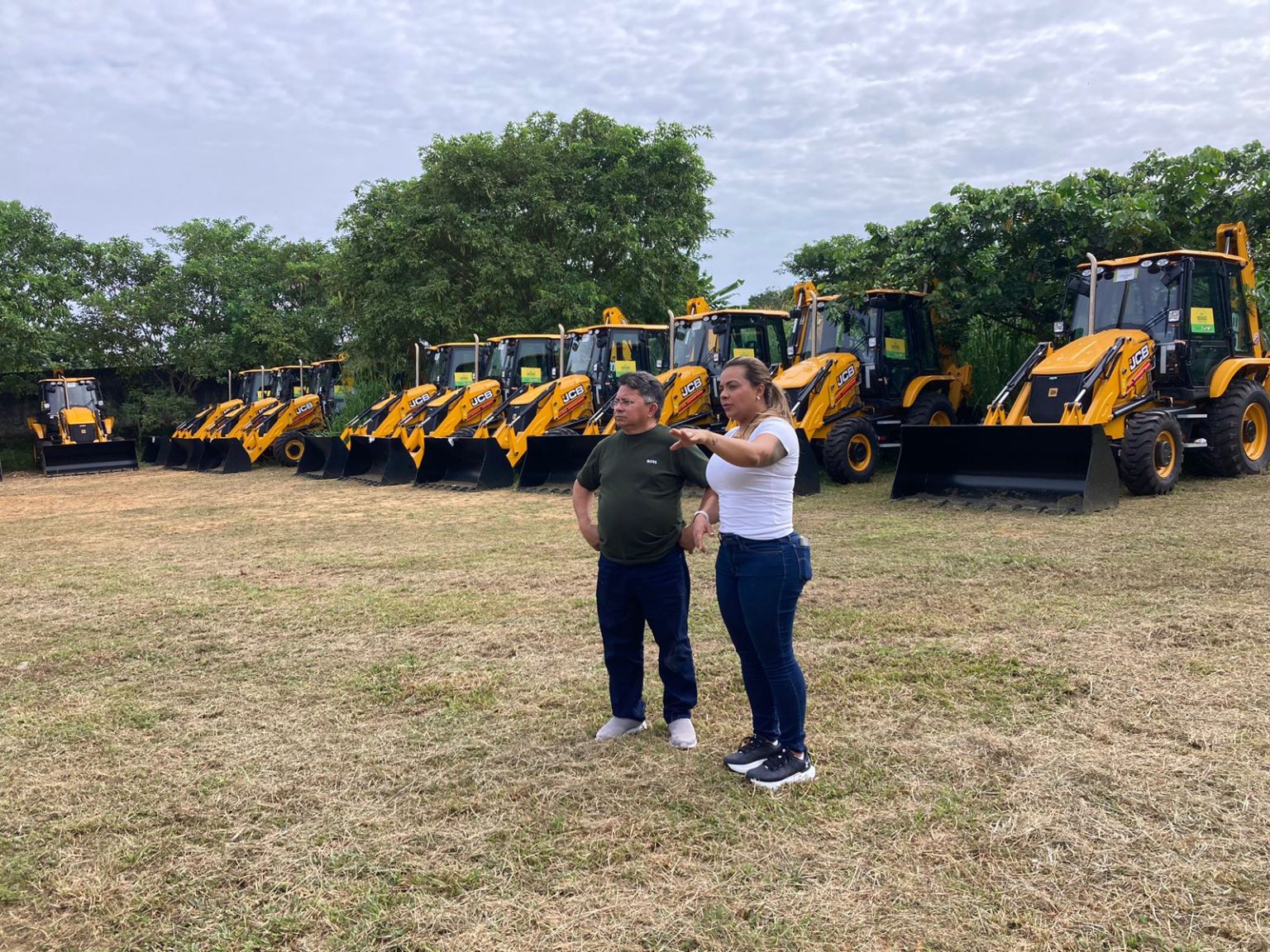 Sinésio Campos destaca importância de entrega de maquinário que vai transformar ramais e fortalecer agricultura no interior