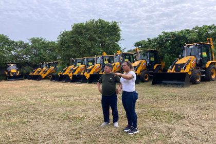 Sinésio Campos destaca importância de entrega de maquinário que vai transformar ramais e fortalecer agricultura no interior