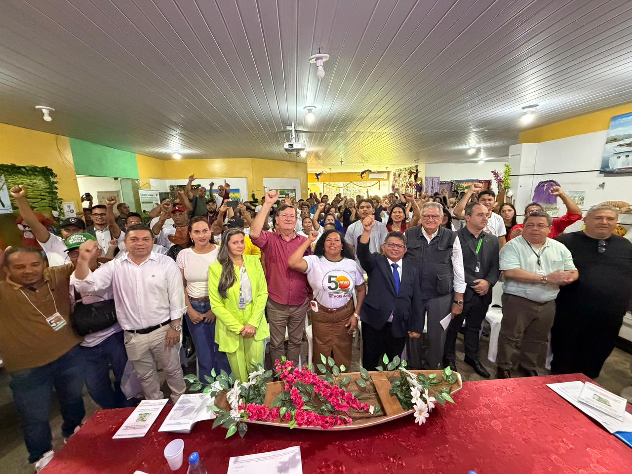 Sinésio Campos reforça protagonismo do setor primário e cobra valorização da classe trabalhadora em ato com a Fetagri-AM