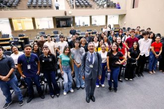 Universitários da UEA participam do programa Conhecendo o Legislativo da Aleam