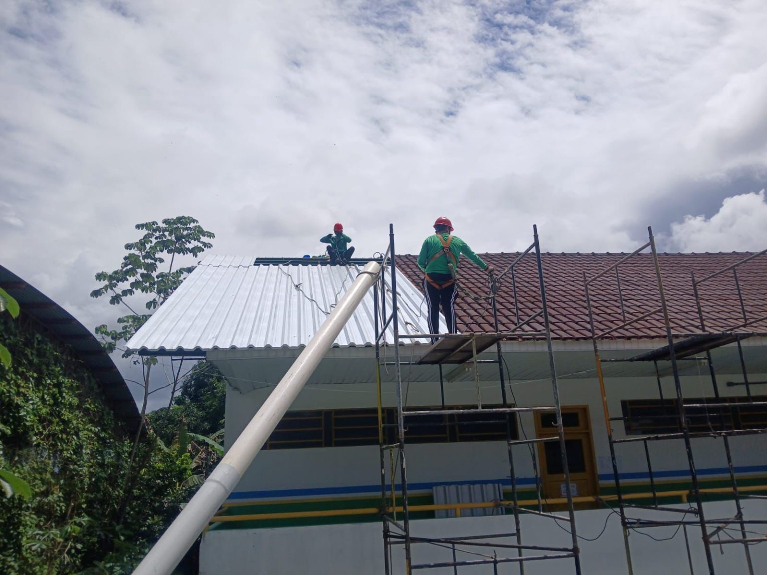 Substituição de telhados de 70 unidades da rede municipal