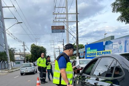 Prefeitura retira veículos que realizavam transporte irregular das ruas de Manaus