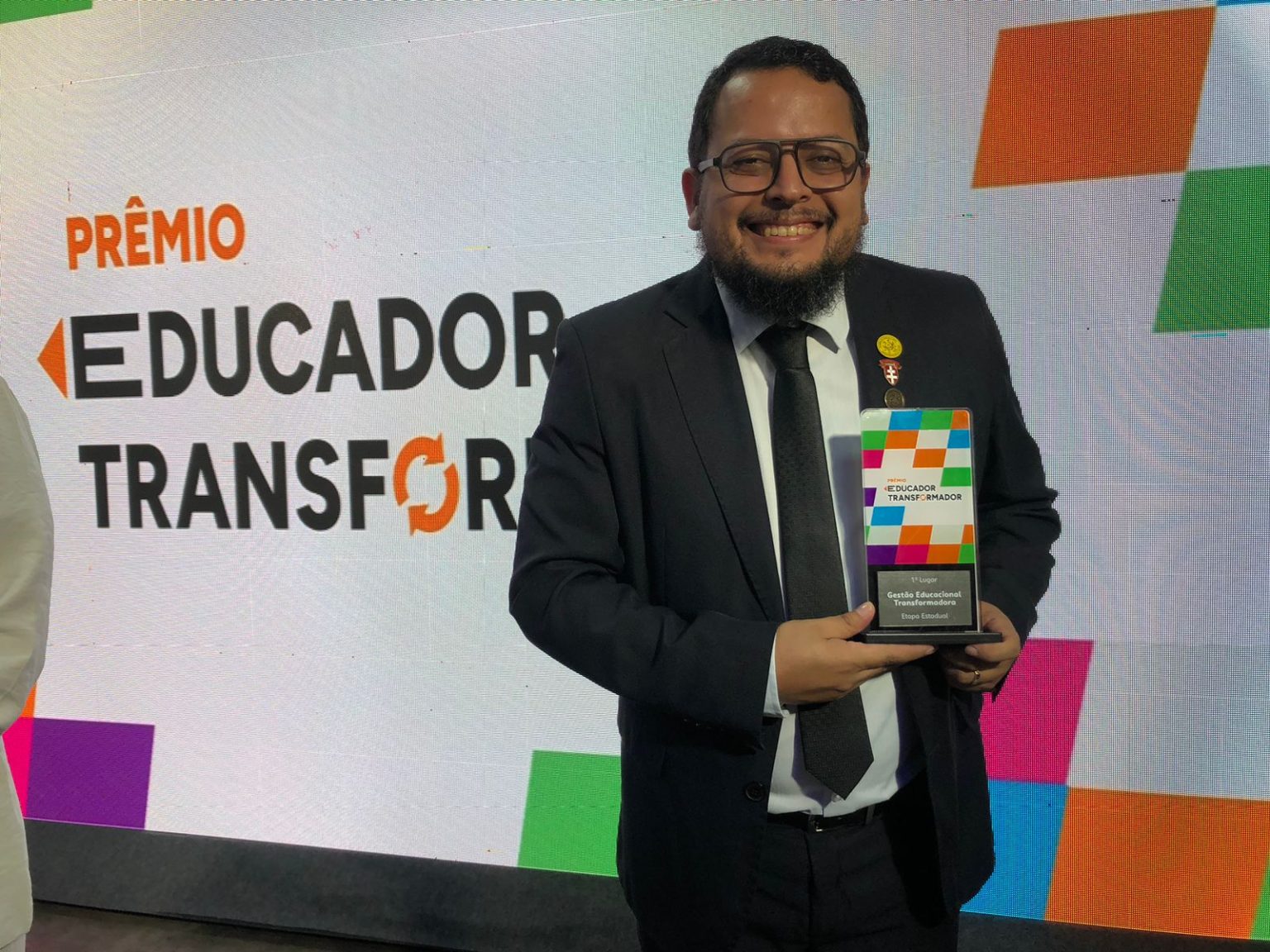 Diretor da prefeitura vence Prêmio Educador Transformador