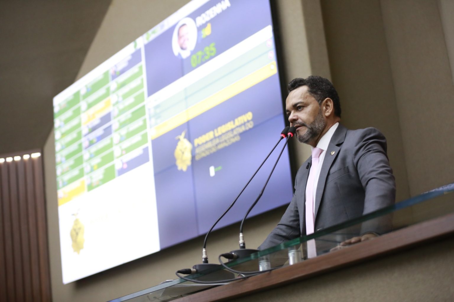 Rozenha alerta para impacto na moradia popular no Amazonas com proposta de aumento em cartórios