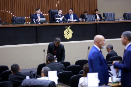 Sessão na Assembleia Legislativa destaca ações de saúde e educação no interior do Amazonas