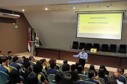 Programa Parlamento Jovem amplia experiência legislativa em eleição de estudantes na Aleam