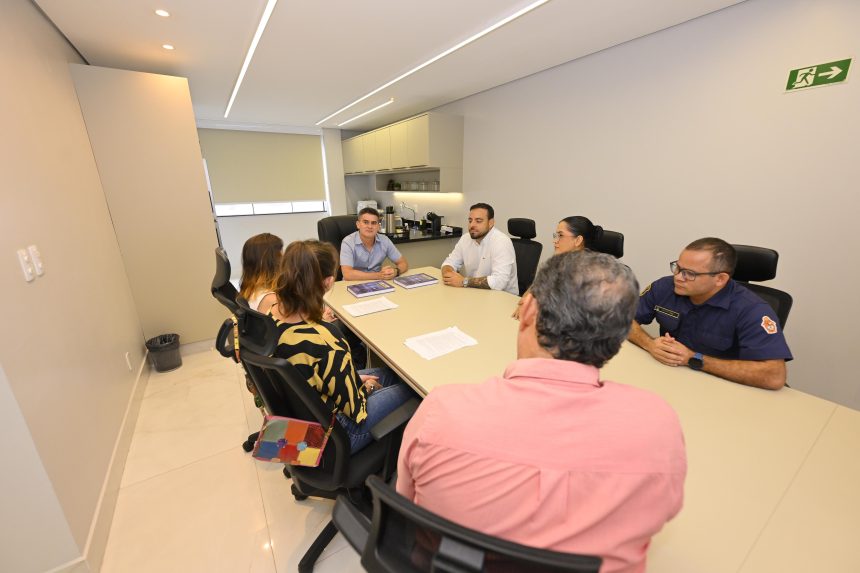 David Almeida coloca Manaus entre as referências nacionais e leva modelo da Guarda Municipal ao Ministério da Justiça