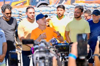 David Almeida anuncia fim das escolas de madeira na zona rural