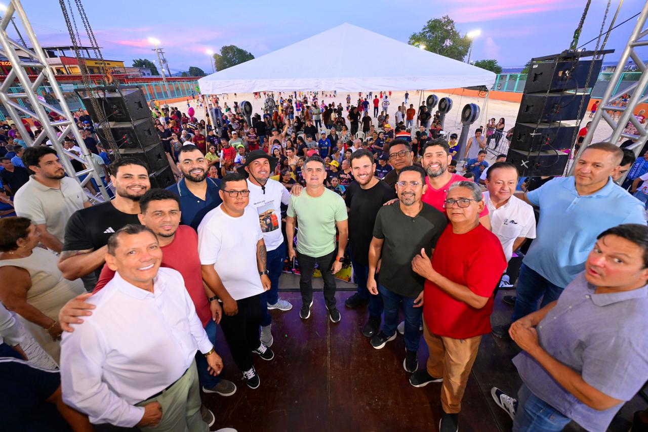 Prefeito entrega complexo esportivo no Colônia Antônio Aleixo