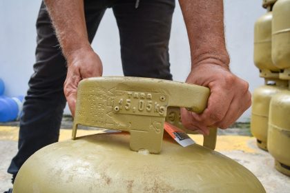 Pesquisa divulgada pelo Procon Manaus aponta variação de até R$ 27 no preço do gás de cozinha