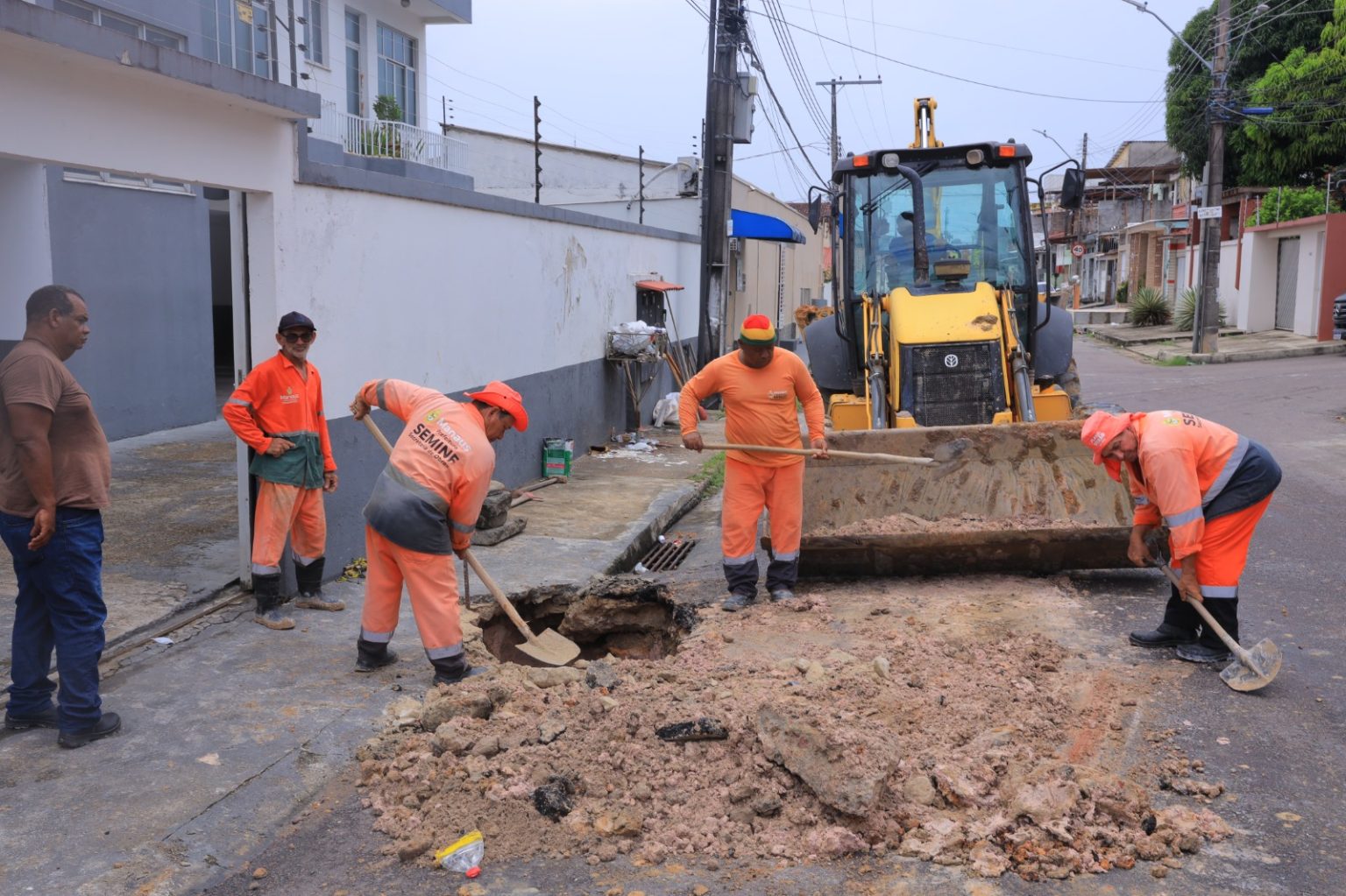 Prefeitura de Manaus recupera drenagem no bairro Adrianópolis