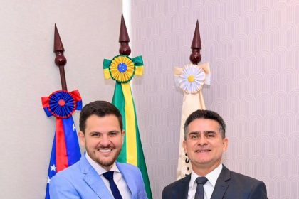 David Almeida cumpre transmissão de cargo para Renato Junior e consolida o ato de transição na Prefeitura de Manaus