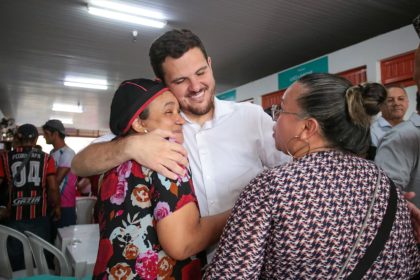 Renato Junior realiza primeiro ato da gestão próximo ao povo