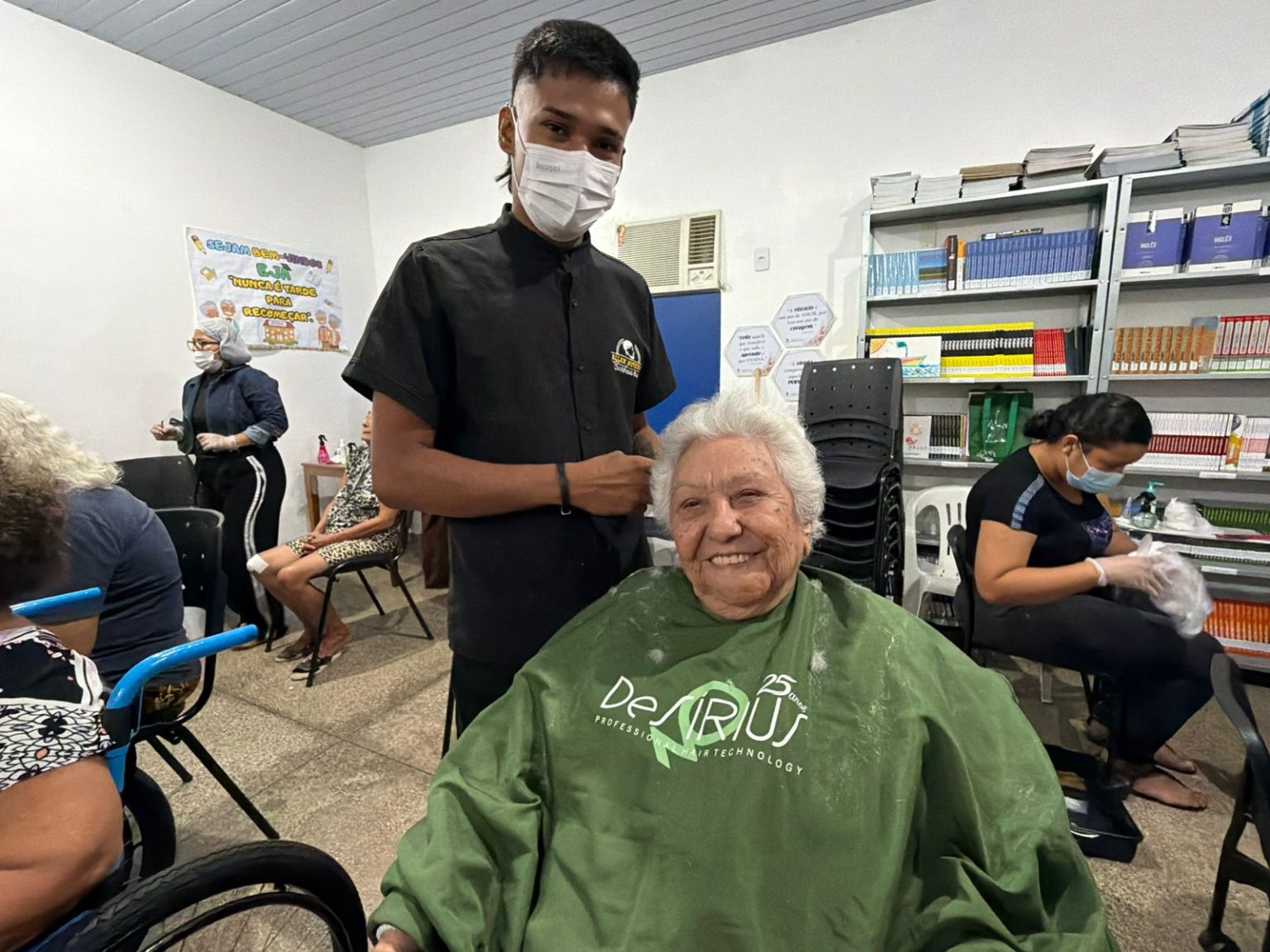 Ação de embelezamento para idosas residentes da FDT