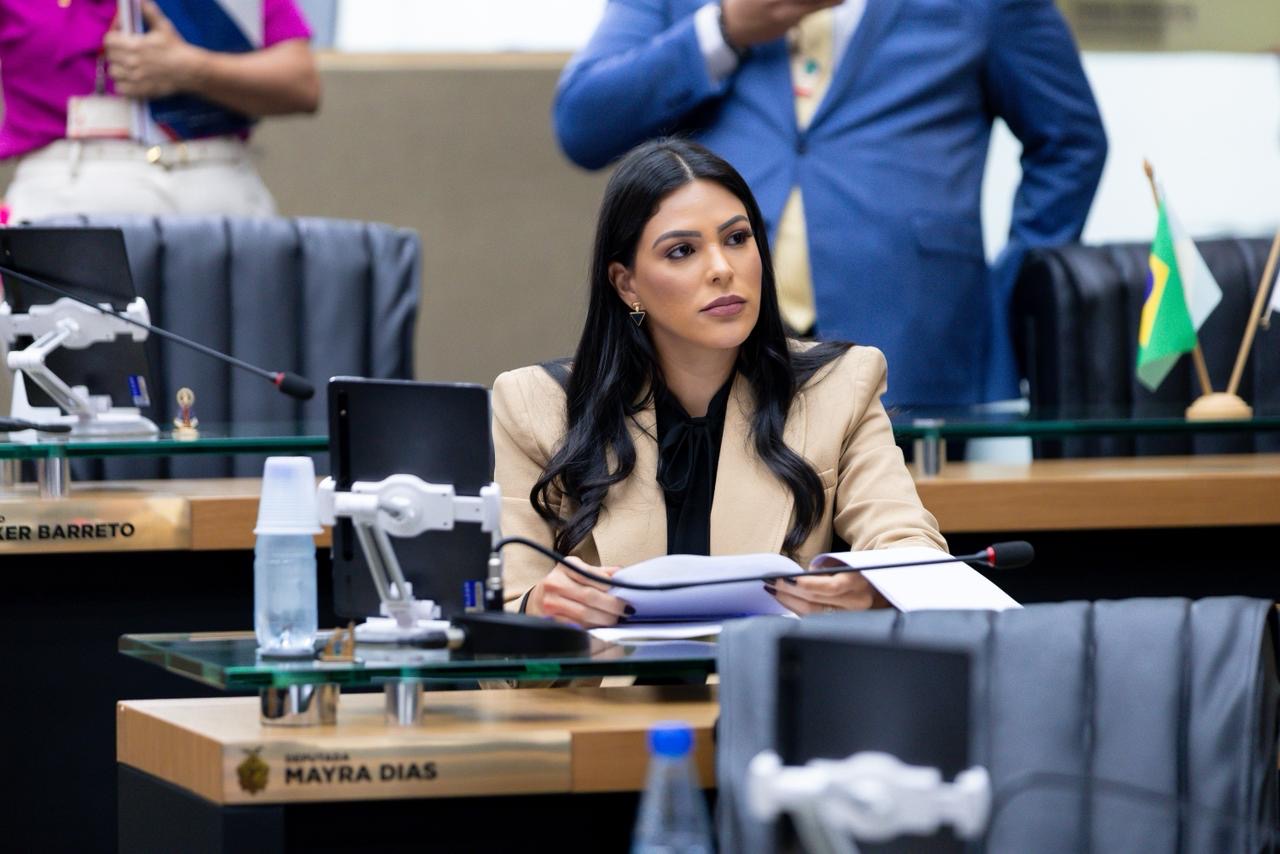 Deputada Mayra Dias volta a cobrar regularização de salários da UTI de Parintins