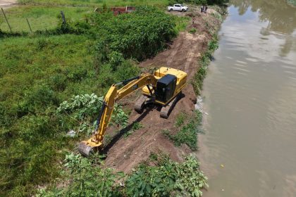 Prefeitura intensifica serviços de desassoreamento na zona Norte