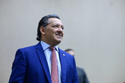 Felipe Souza apresenta projeto que amplia apoio familiar a crianças em emergências hospitalares